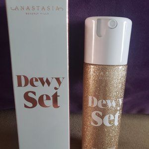 Anastasia Beverly Hills Dewy Set Setting Spray $30